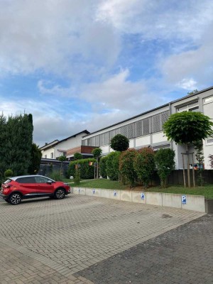 Sehr schöne Wohnung mit Balkon