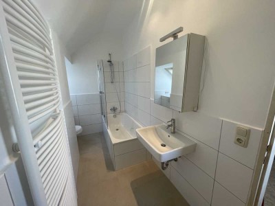 Zentral gelegene, Renovierte 2-Zimmer-Wohnung mit Einbauküche in Niedernhausen