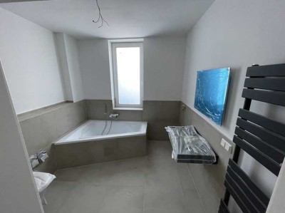 Geschmackvolle 2-Zimmer-Dachgeschosswohnung mit luxuriöser Innenausstattung - ab sofort frei