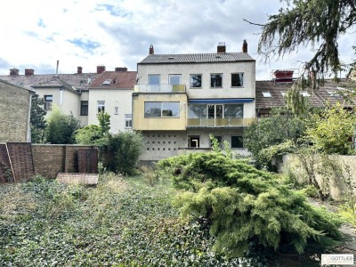 Bestlage Zentrum Hollabrunn! Großzügiges Stadthaus im Zentrum mit zwei Balkonen, Garage und Garten