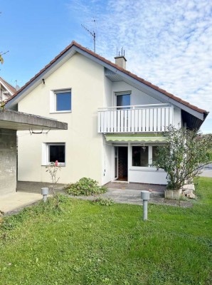 Wohnhaus mit Einzel- und Doppelgarage im schönen Voralbgebiet Eschenbach