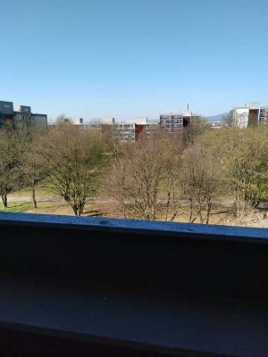 Attraktive 3-Zimmer-Wohnung mit Balkon, Einbauküche und viel Licht in zentraler Lage