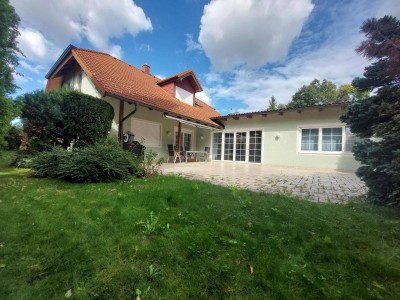 Einfamilienhaus mit Doppelgarage und Schwimmhalle in Guntramsdorfer Bestlage