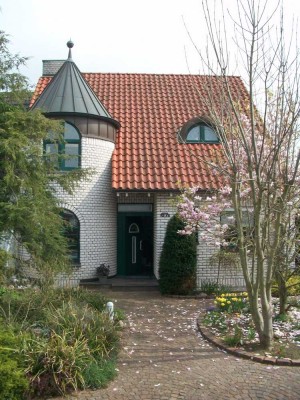 Aussergewöhnliches Architektenhaus in beliebter und ruhiger Wohngegend - 5 Zimmer, Garage, Garten