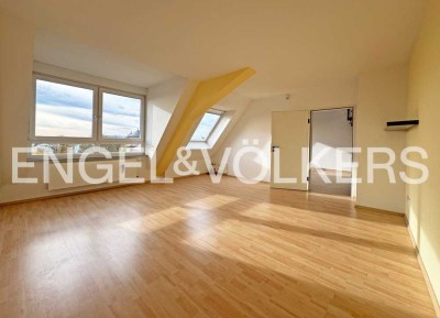 Helle Büroräume direkt am Schloss - mit Option auf Umnutzung!