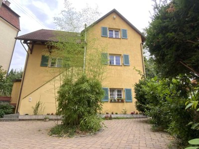 Charmantes, nach WEG aufgeteiltes Zweifamilienhaus in Innenhoflage  in Ludwigsburg West