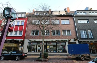 Renovierte 2-Zimmer Wohnung mit Einbauküche - Supermarkt direkt vor der Haustüre