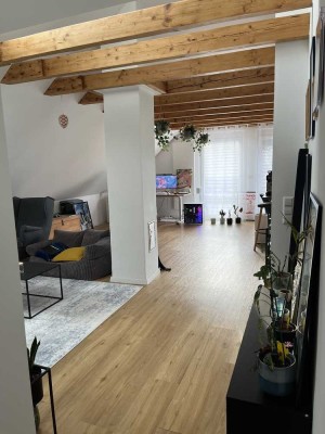 Moderne 2,5-Zi-DG-Wohnung mit gehobener Ausstattung mit EBK und Tageslichtbad