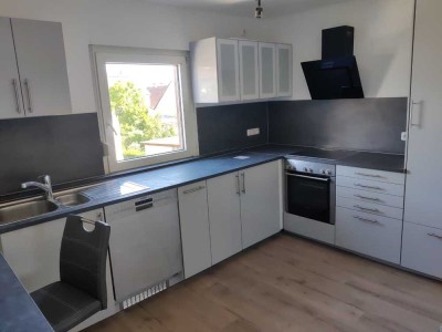 Neu sanierte 3 Zimmer moderne Küche im ruhigen 3 Familenhaus  Internet 600 Mbits