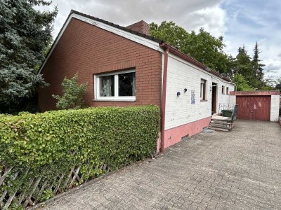 Renovierungsbedürftiges RENOLIT-Fertighaus mit vielen Möglichkeiten auf tollem Grundstück