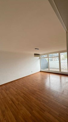 *Ab sofort verfügbar* Tolle 3 - Zi. Wohnung mit EBK und Balkon