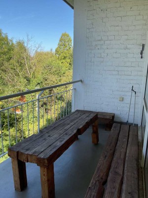 Helle, 2-Zimmer-Wohnung in Oberkassel mit zwei Balkonen und Blick ins Grüne
