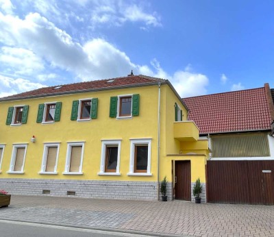 Erstbezug nach Renovierung! Flexibles Wohnen für viele Lebenssituationen mit Hof und Garage