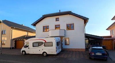 Zuhause mit Möglichkeiten: Ein- oder Zweifamilienhaus nach Wunsch