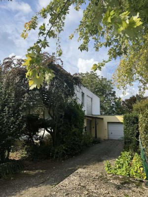 Einfamilienhaus mit Potenzial auf großzügigem Grundstück