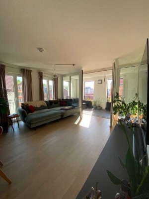 Geschmackvolle 2-Zimmer-Wohnung mit gehobener Innenausstattung mit Balkon und EBK in Backnang