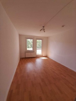Helle 1 Raum Wohnung mit Balkon