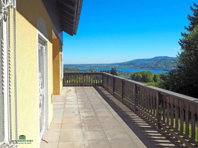 Haus in Alleinlage mit traumhafter Aussicht auf den Attersee