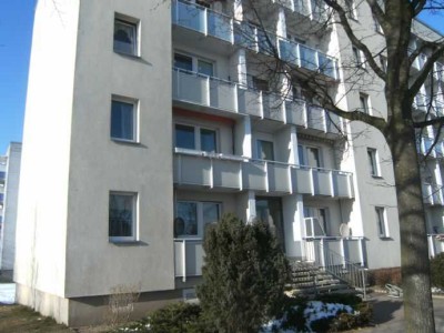 PARCHIM: helle 3-Zimmer-Whg. im 1. OG (ohne Aufzug, Balkon u. sep. Keller, sucht solventen  Mieter