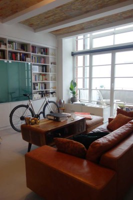 Teilmöblierte, helle und großzügige Loft-Wohnung mit Balkon