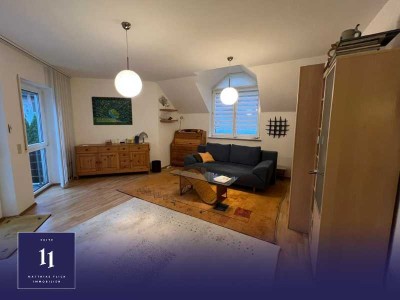 Attraktive Dachgeschosswohnung mit großzügigem Balkon in gepflegter Wohngegend