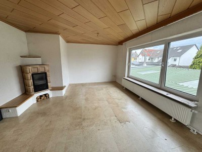 Zentral wohnen – Großzügige 2,5-ZKB mit eingr. Küche & Balkon im Herzen von Hochheim