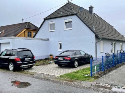 Familienfreundliches Einfamilienhaus mit Doppelgarage