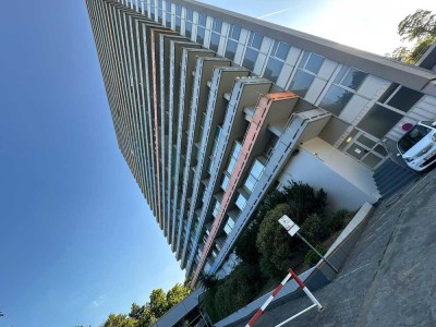 Schöne und gepflegte 3,5-Raum-Wohnung mit gehobener Innenausstattung mit EBK in Eschborn