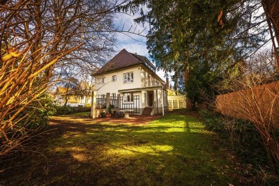 Frisch renovierte Stadtvilla mit historischem Charme & Gartenidylle am Westpark