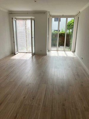 Lichtdurchflutete 2ZKB Wohnung mit Terrasse und Küche