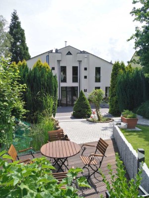 Exklusive Architektenvilla mit parkähnlich angelegtem Garten zu vermieten