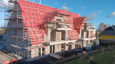 Neubau: Exklusive 4-Zimmer Wohnung mit Balkon im 1. OG in Haseldorf; Provisionsfrei