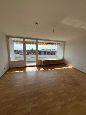 Schöne, vollständig renovierte 3-Zimmer-Wohnung mit Balkon und EBK in Langenselbold