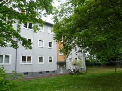 Neue Wohnung, neues Glück! Günstige 3-Raum-Wohnung mit Relaxbalkon