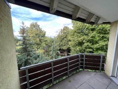Hübsche 2-Zi-Mai-Whg, 2. OG/DG, mit schönem Blick ins Grüne, großer Balkon, ruhige Lage