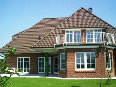 Schöne, helle Terrassenwohnung im Obergeschoss eines Zweifamilienhauses (Villa)