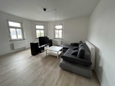 Großzügige, sehr helle 4-Zi.-Whg. im 4. OG mit  Einbauküche (ohne Lift!). WG möglich.