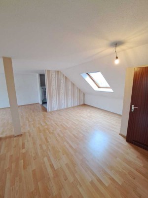 2,5-Zimmer Dachgeschosswohnung in Gera-Nord mit Einbauküche