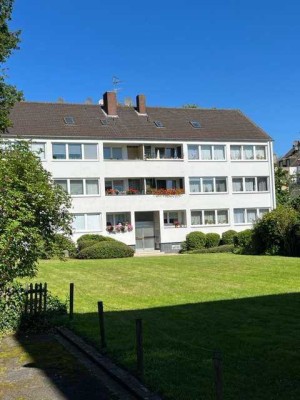 Super geschnittene Wohnung mit Balkon u. Küche