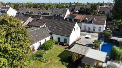 Großes Grundstück, 2 Garagen, viel Platz im Haus