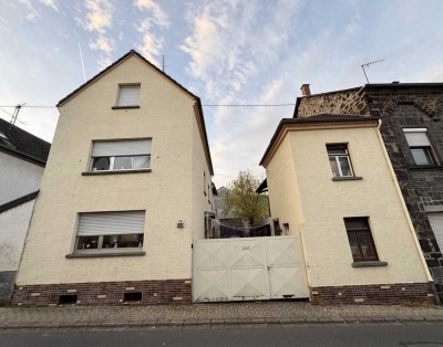 Einfamilienhaus mit Terrasse, Hof und Stellplätzen – in guter Wohnlage von Kruft