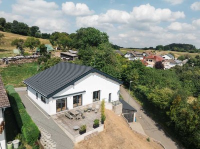 Neuwertiges Einfamilienwohnhaus (Bungalow) in unverbaubarer Aussichtslage der Gemeinde Üdersdorf