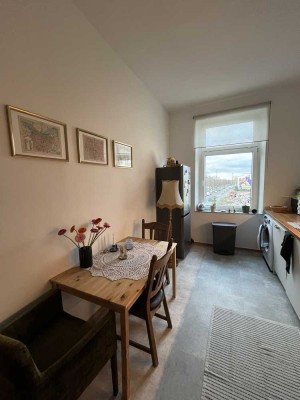 Helle Altbauwohnung mit Charme für junges Pärchen in Düsseldorf-Lörick - Einzug ab 15.12.