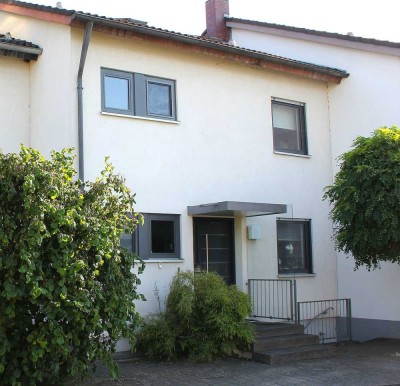 Ulm-Gögglingen, 6-Zimmer Reihenhaus mit Garage