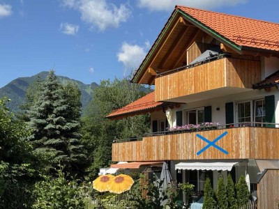 Neuwertige, seniorengerechte, ruhige 2-Zi.-ETW mit Lift, EBK und Carport (gut vermietet)