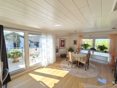 Charmante und attraktive 4 Zi.-Maisonettewohnung mit fantastischer Aussicht über den Goldenen Grund