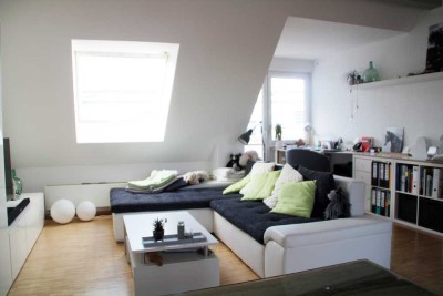 Exklusive 2-Raum-Dachgeschosswohnung mit geh. Innenausstattung mit Balkon und EBK in Aschaffenburg