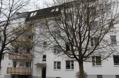 1 Raum Wohnung mit Aufzug, Stellplatz, separater Küche, EBK und Balkon in ruhiger Lage zu vermieten
