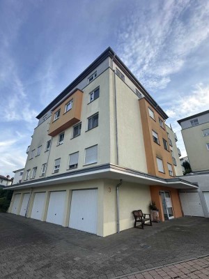 Tolle vier Zimmer Erdgeschosswohnung mit Terrasse und großem Garten