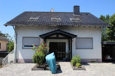 Modernisierte Eigentumswohnung EG 4 Zimmer+ große Terrasse mit Fernblick Gäste-WC Carport Stellplatz